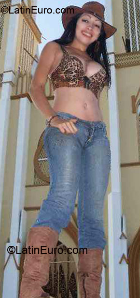 Date this attractive Colombia girl Lucy from florida CO10081