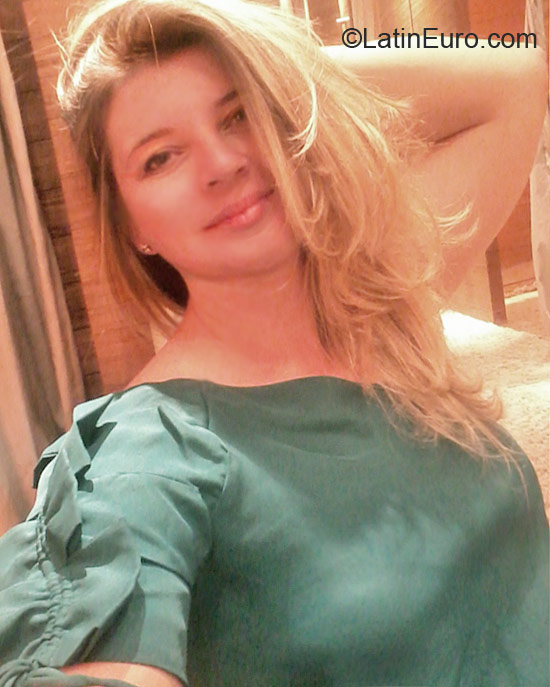 Date this charming Brazil girl Danielli from Curitiba BR6671