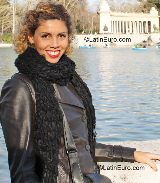 Date this gorgeous Brazil girl Priscilla from Rio de Janeiro BR6659