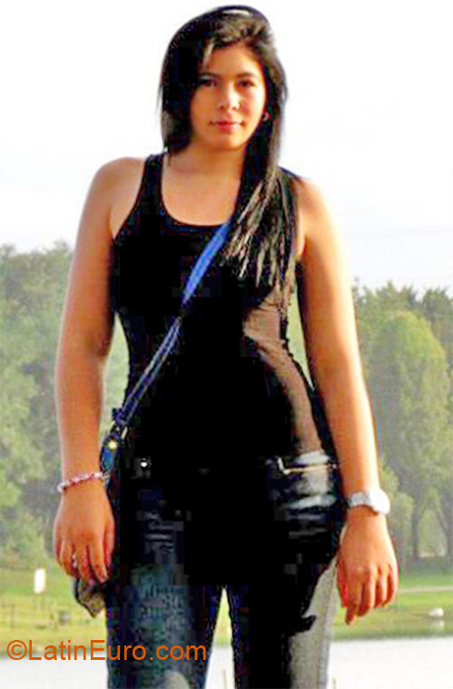 Date this happy Colombia girl Jessica from Bogota CO10126