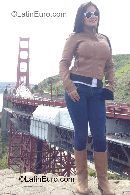 Date this lovely Colombia girl Bibiana from Bogota CO10134