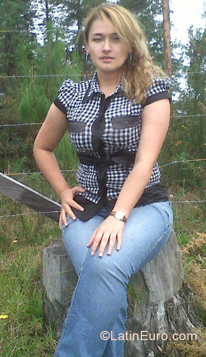 Date this stunning Colombia girl Melisa from Medellin CO10230