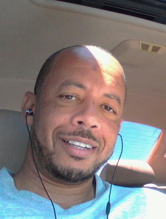 Date this funny United States man Robin from Los Angeles US12943