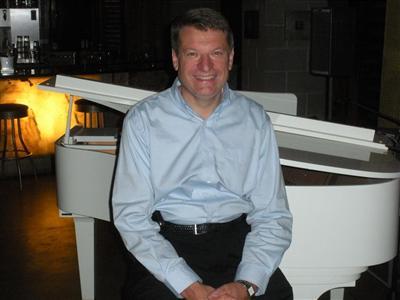 Date this delightful United States man Martinglo from Springs US13016