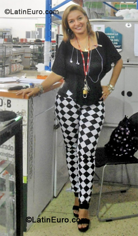 Date this young Panama girl Safironacar from Panama PA285