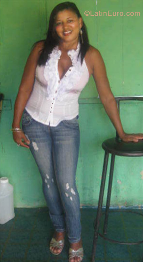 Date this sultry Dominican Republic girl Belquis from San Francisco De Macoris DO11775