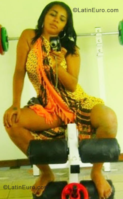 Date this pretty Brazil girl Luh from Salvador BR7844