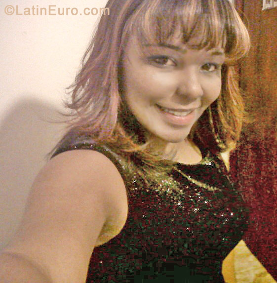 Date this sultry Dominican Republic girl Swarosky from Punta Cana DO11297