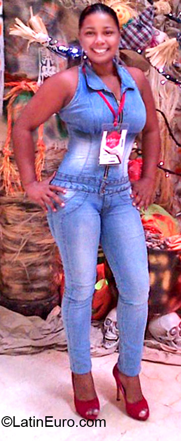 Date this good-looking Colombia girl Ana Milena from Cartagena CO10608