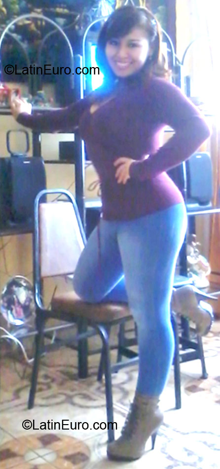 Date this fun Canada girl Julissa from Lima CA512