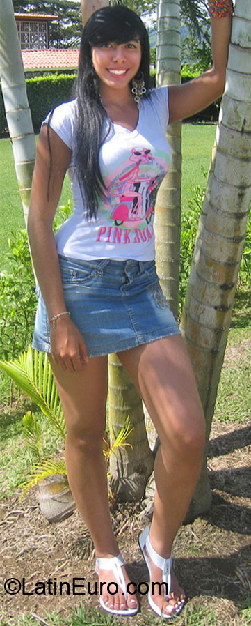 Date this attractive Colombia girl Cristina from Cali CO10623