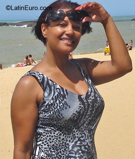 Date this attractive Brazil girl Hemilie from Rio De Janeiro BR6792