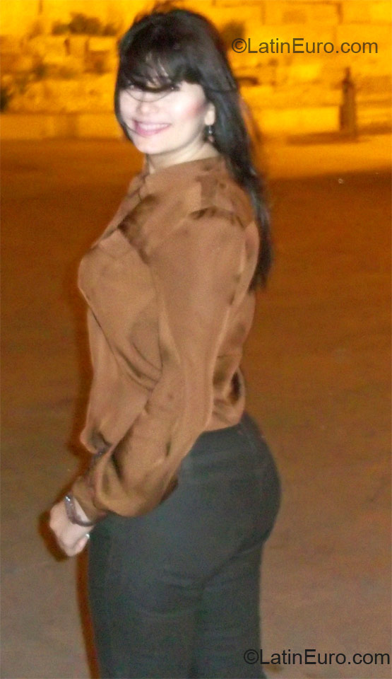 Date this charming Colombia girl Patricia from Cartagena CO10723