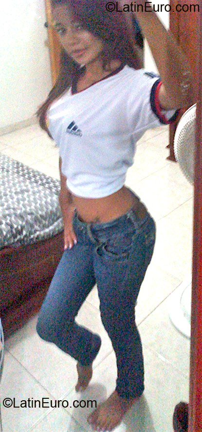 Date this hot Colombia girl Vanessa from Cartagena CO10854