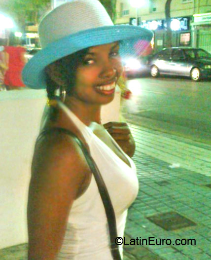 Date this athletic Colombia girl Andreina from Cartagena CO10683