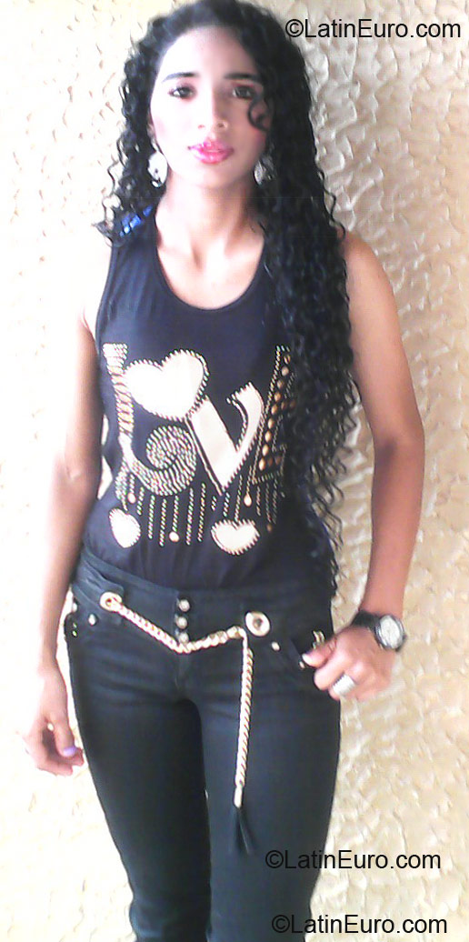 Date this cute Colombia girl Diana from Armenia CO10695