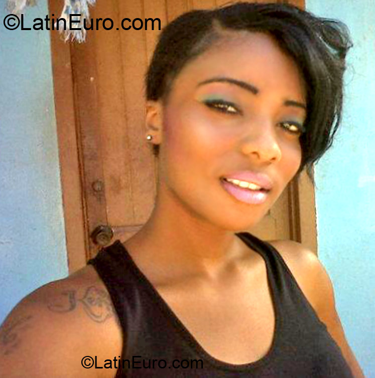Date this foxy Jamaica girl Sasha from Kingston JM2528