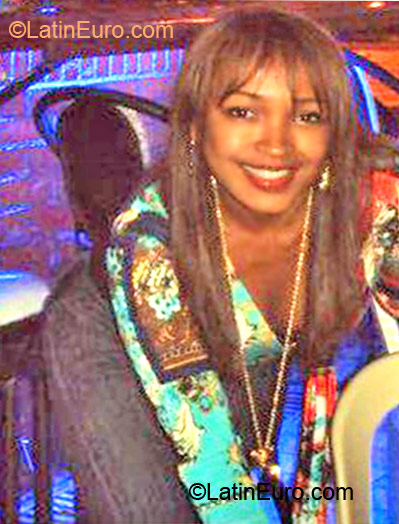 Date this sultry Colombia girl Ximena from Cali CO10699