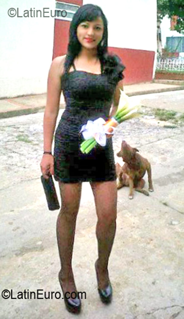 Date this pretty Colombia girl Francycc13 from Bogota CO15500