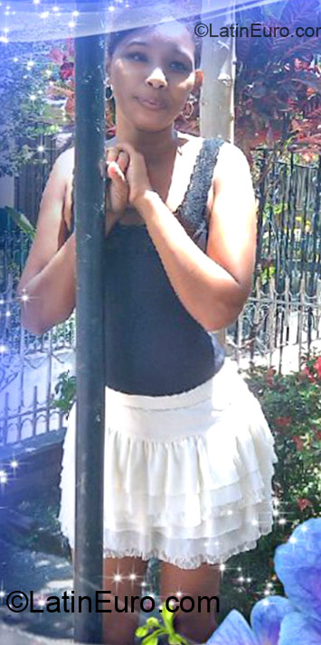 Date this cute Colombia girl Nayibi from Cali CO10702