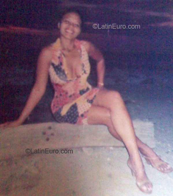 Date this exotic Honduras girl Aurora guzman f from La Ceiba HN690