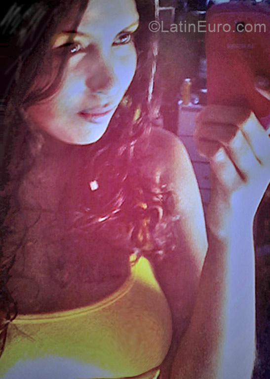 Date this happy Brazil girl Kecia from Fortaleza BR6909