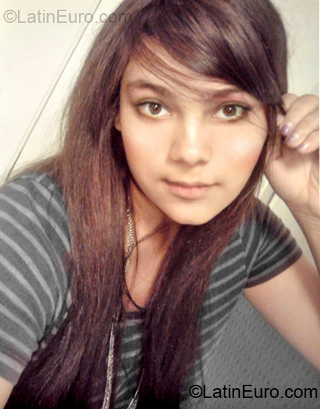 Date this voluptuous Colombia girl AngelaV3 from Barranquilla CO10853