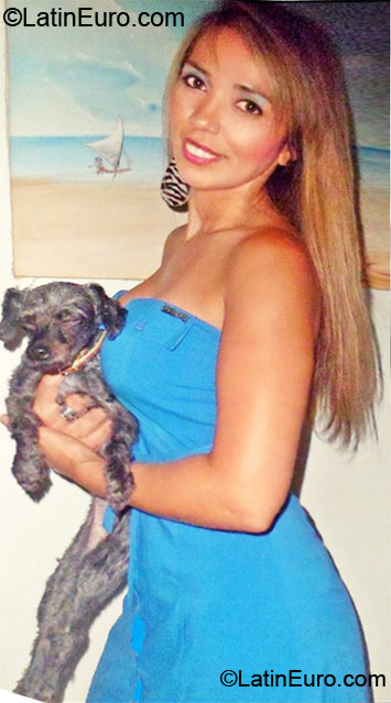 Date this fun Brazil girl Cleo from Santos BR6940