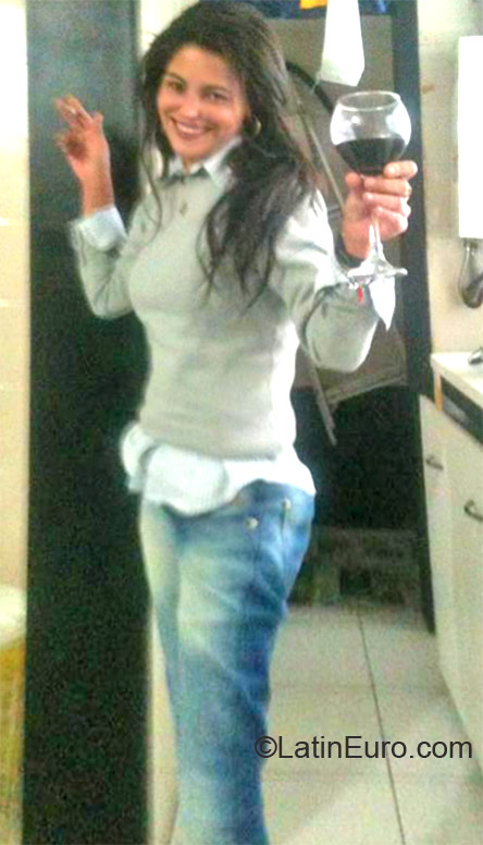 Date this georgeous Brazil girl Regineia from Curitiba BR6948