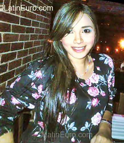 Date this pretty Colombia girl Eliana from Monteria CO10893