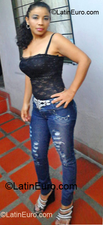 Date this lovely Colombia girl Francia ruiz from Cali CO10984
