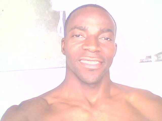 Date this tall Colombia man Yancarlos garib from Cali CO11081