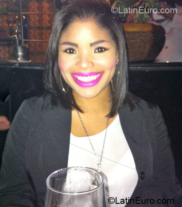 Date this voluptuous Brazil girl Valquiria from Sao Paulo BR7059