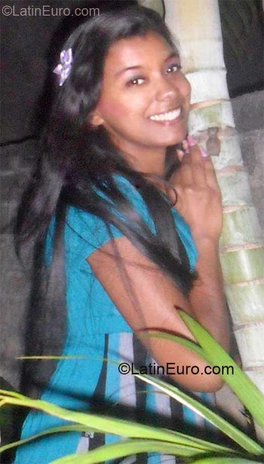 Date this funny Brazil girl Viviane from Linhares BR7072