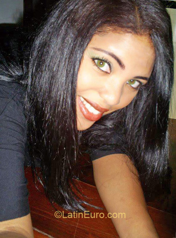 Date this passionate Brazil girl Suzana from Salvador BR9812