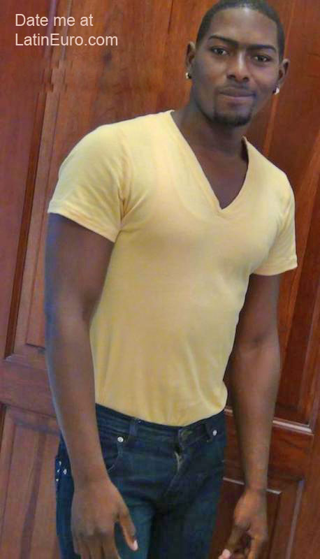 Date this nice looking Dominican Republic man Manuel from Santo Domingo DO12285