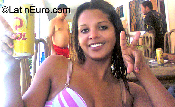 Date this attractive Brazil girl Paula Maria from Rio Largo BR7095