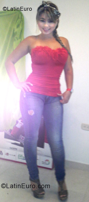 Date this gorgeous Colombia girl Monik from Bucaramanga CO11285