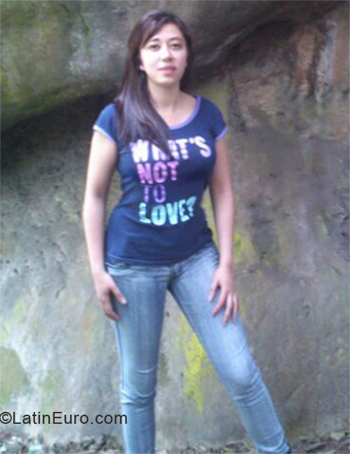 Date this good-looking Colombia girl Carolina from Bogota CO11295