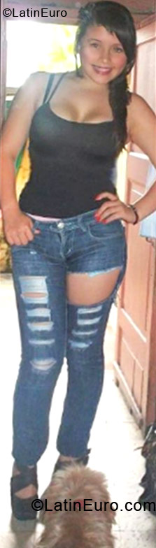 Date this good-looking Colombia girl Laura from Manizales CO11307