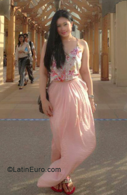 Date this good-looking United Arab Emirates girl Olga from Dubai AE27