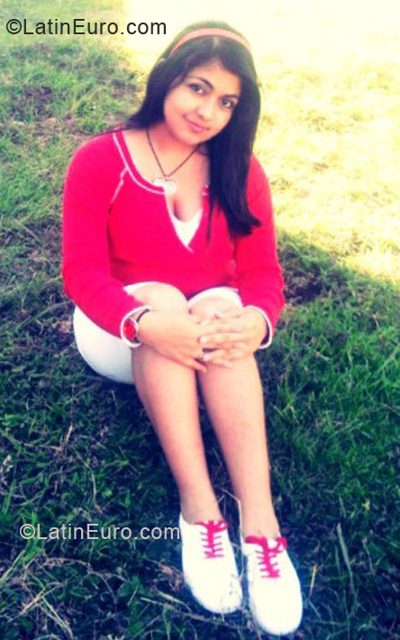 Date this cute Guatemala girl Yess from Guatamala City GT42