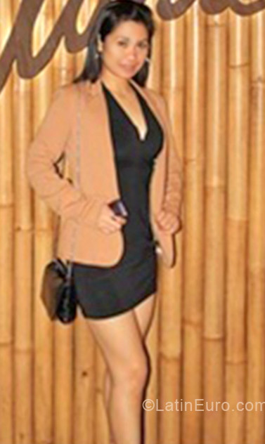 Date this young United Arab Emirates girl Ruby from Baguio City -Philippines PH515