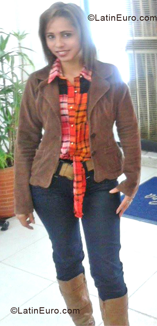 Date this hot Colombia girl Ana maria t from Bogotá CO11453