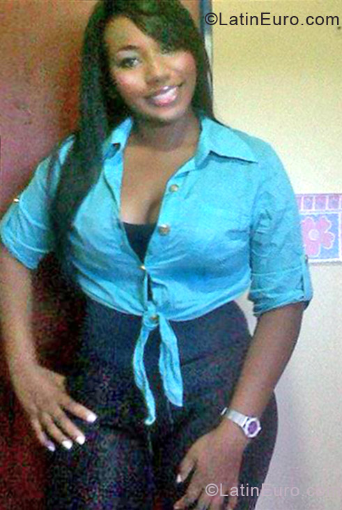 Date this nice looking Colombia girl LILIANA from Cali CO11492