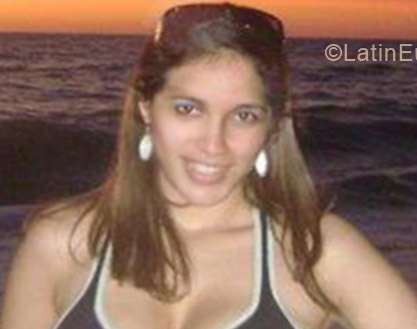Date this stunning Honduras girl Kenia Funez from Roatan HN772