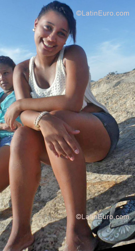 Date this funny Brazil girl Kassiani from Rio De Janeiro BR7183