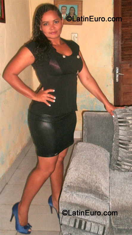 Date this hard body Brazil girl Eliniuza from Natal BR7205