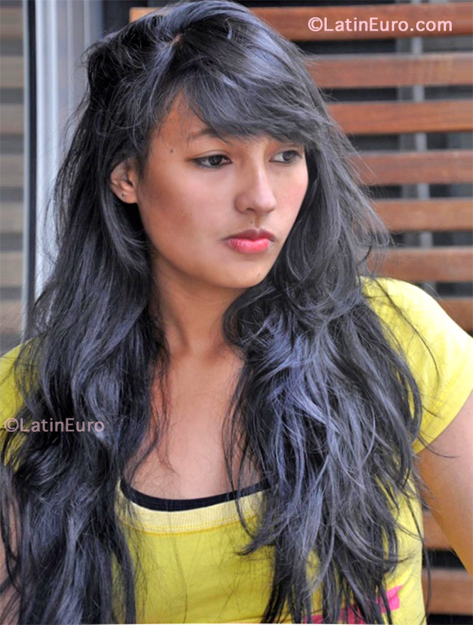 Date this attractive Colombia girl Julieta from Bogota CO11606