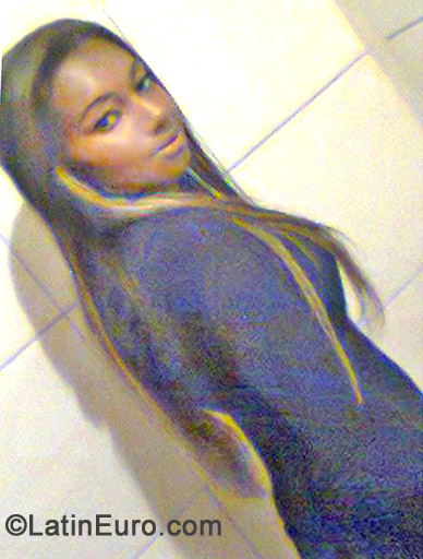 Date this happy Brazil girl Nathalia from Sao Paulo BR7238